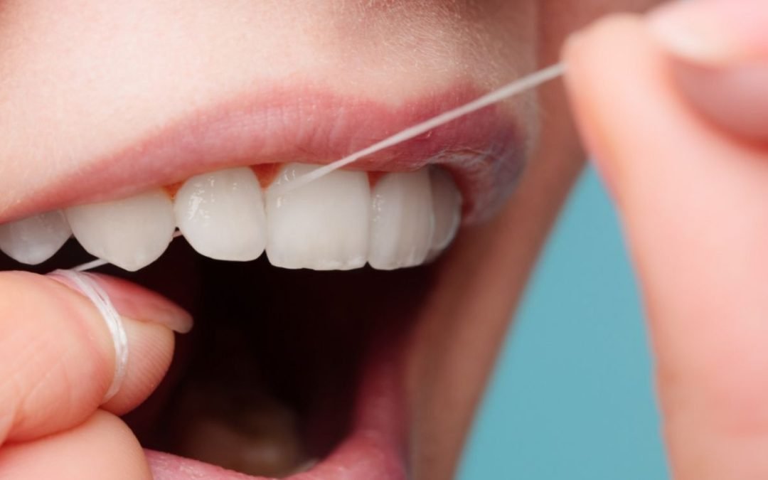 O Fio Dentário é um passo fundamental na sua Higiene Oral